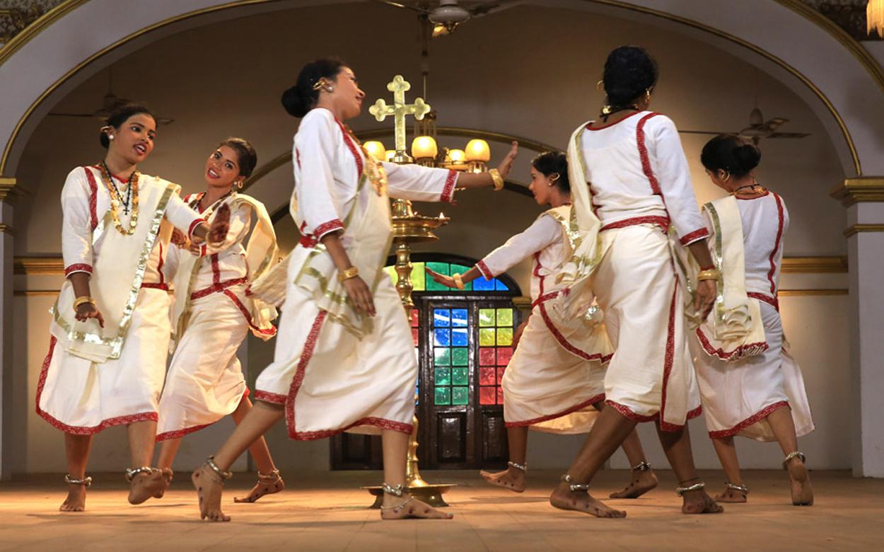 ദൈവത്തെയും കത്തോലിക്കാ വിശ്വാസത്തെയും വേദിയിലും ജീവിതത്തിലും ഏറ്റുപറഞ്ഞ് പുതിയ മിസ് യുണിവേഴ്‌സ്.