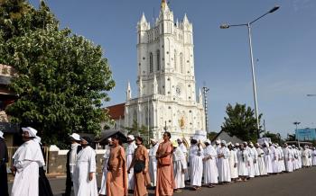 വിലങ്ങാട് ഉരുള്‍പൊട്ടല്‍; ഇരിങ്ങാലക്കുട രൂപത നല്‍കുന്ന 6 സാന്ത്വന ഭവനങ്ങള്‍ ആശീര്‍വദിച്ചു.