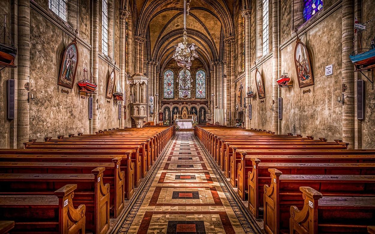 പീഡിത ക്രൈസ്തവര്‍ക്ക് പിന്തുണയുമായി ‘റെഡ് വീക്ക്’; നവംബര്‍ 15 മുതല്‍ 23 വരെ 600-ലധികം ദൈവാലയങ്ങള്‍ ചുവപ്പണിയും.